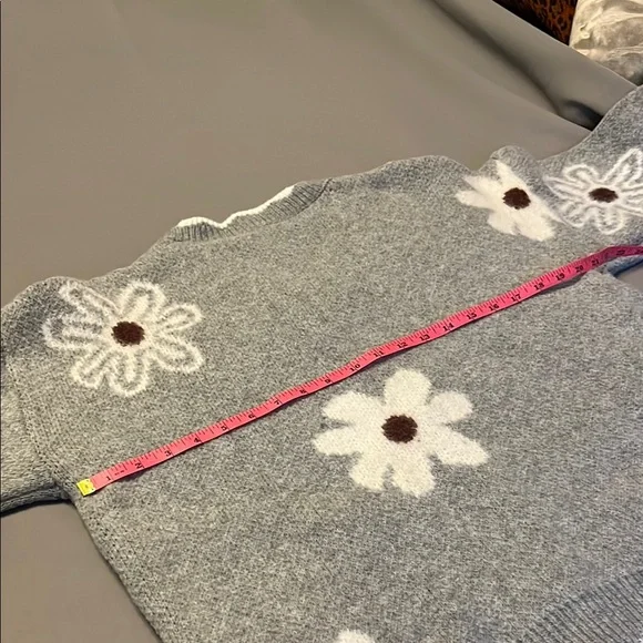 Warm Floral Gray Sweater - Picture 4 of 6